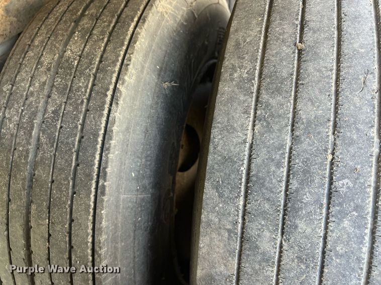 image for item OA9137 2005 Utility  refrigerated van trailer