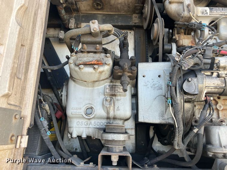 image for item OA9138 2013 Utility  refrigerated van trailer