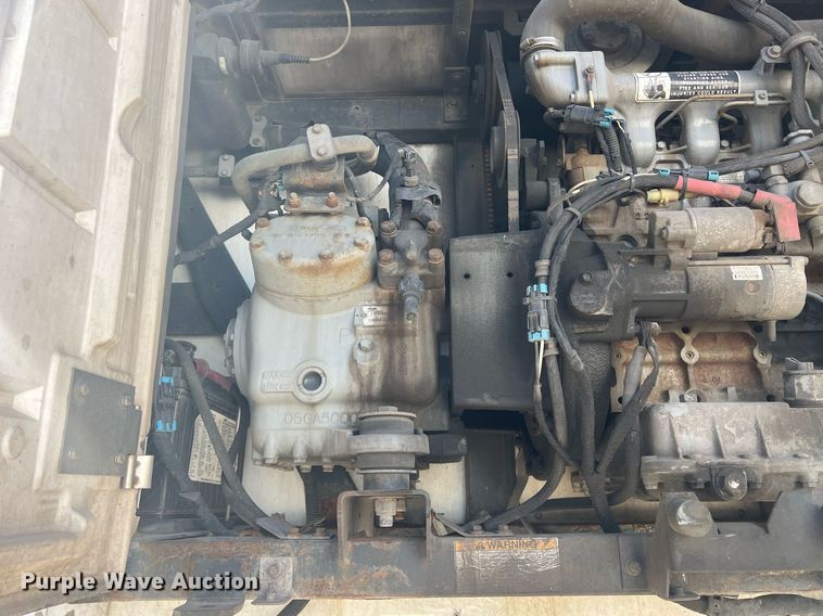 image for item OA9143 2013 Utility  refrigerated van trailer