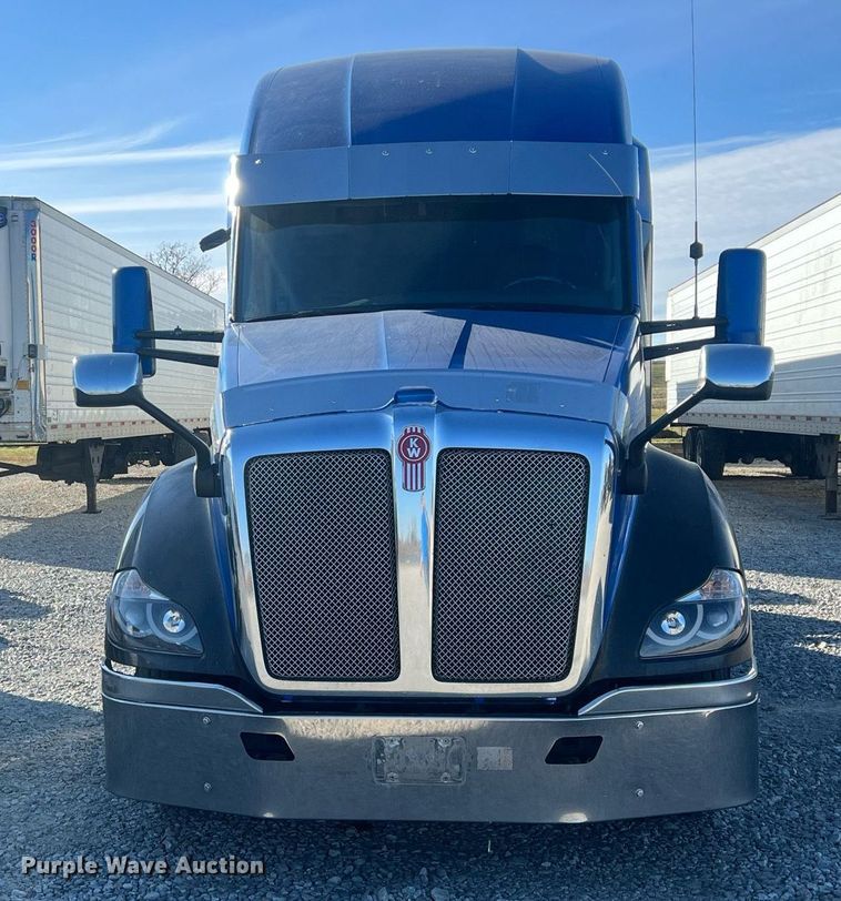 image for item OA9145 2016 Kenworth T680  semi truck