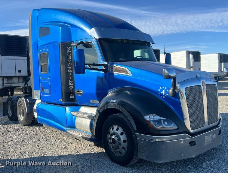 image for item OA9145 2016 Kenworth T680  semi truck