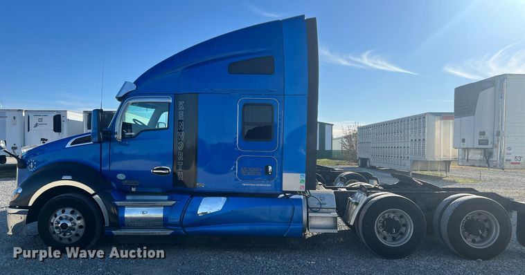 image for item OA9145 2016 Kenworth T680  semi truck