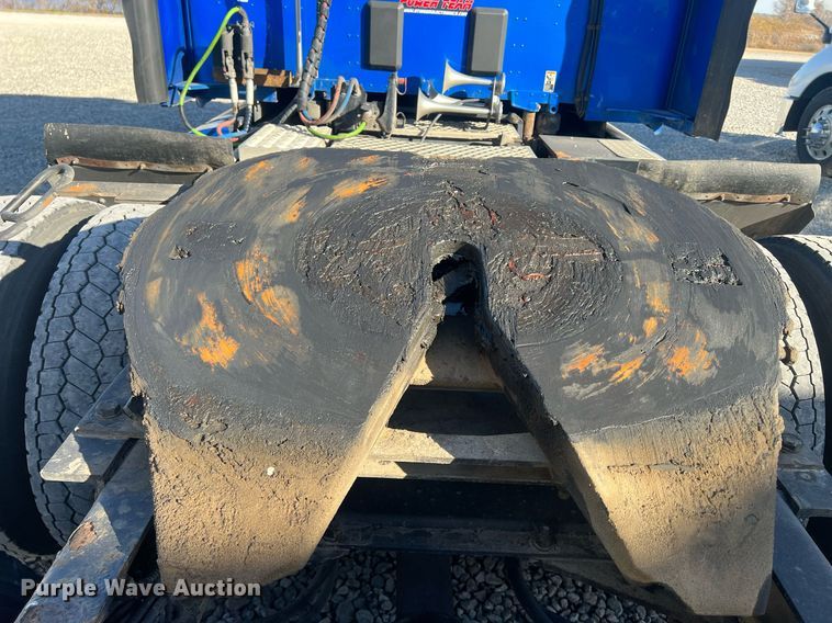 image for item OA9145 2016 Kenworth T680  semi truck