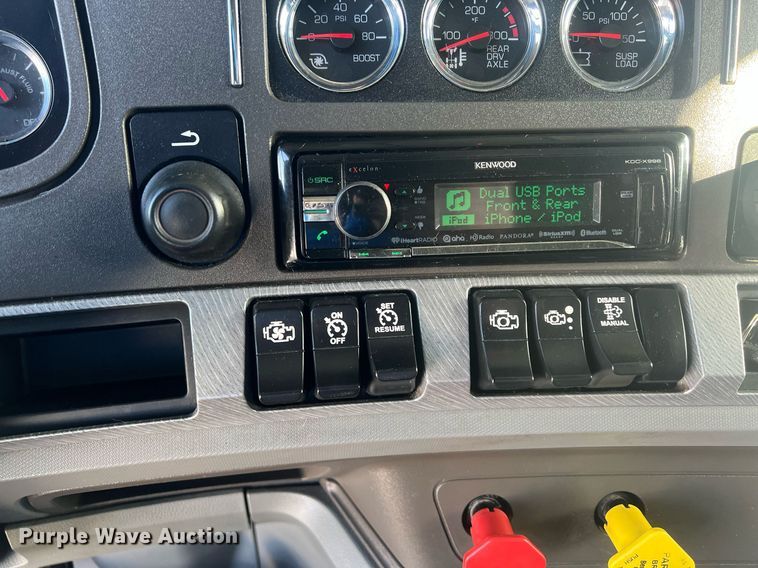 image for item OA9145 2016 Kenworth T680  semi truck