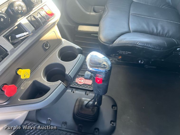 image for item OA9145 2016 Kenworth T680  semi truck