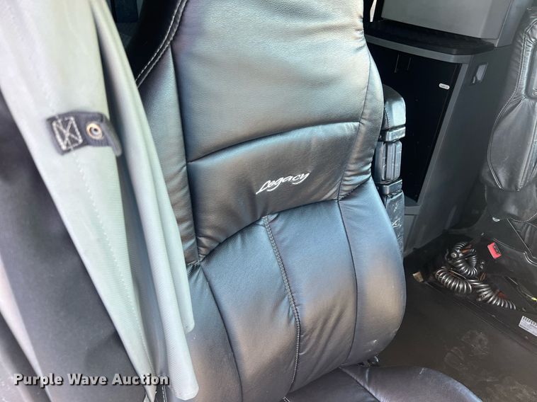 image for item OA9145 2016 Kenworth T680  semi truck