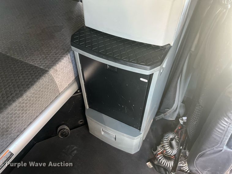 image for item OA9145 2016 Kenworth T680  semi truck