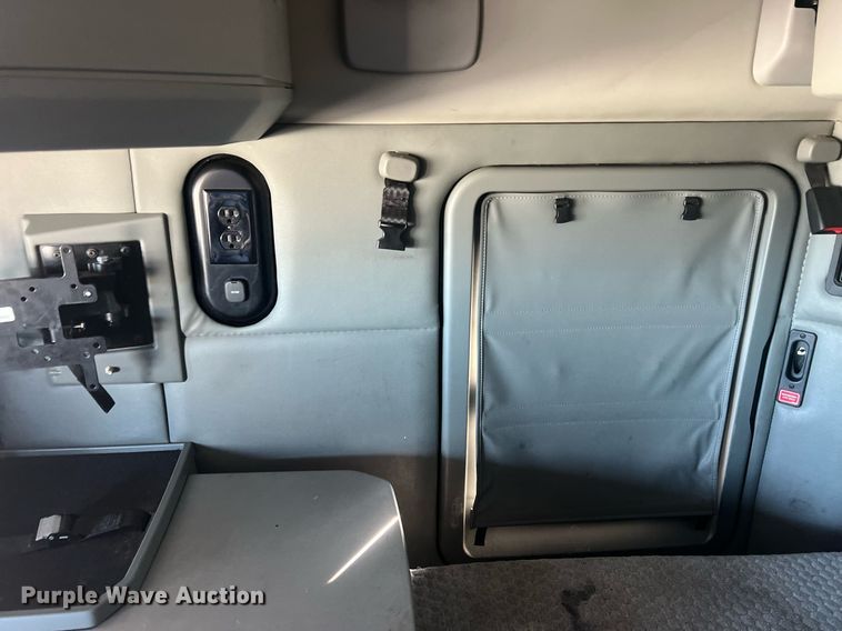 image for item OA9145 2016 Kenworth T680  semi truck