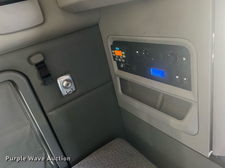 image for item OA9145 2016 Kenworth T680  semi truck