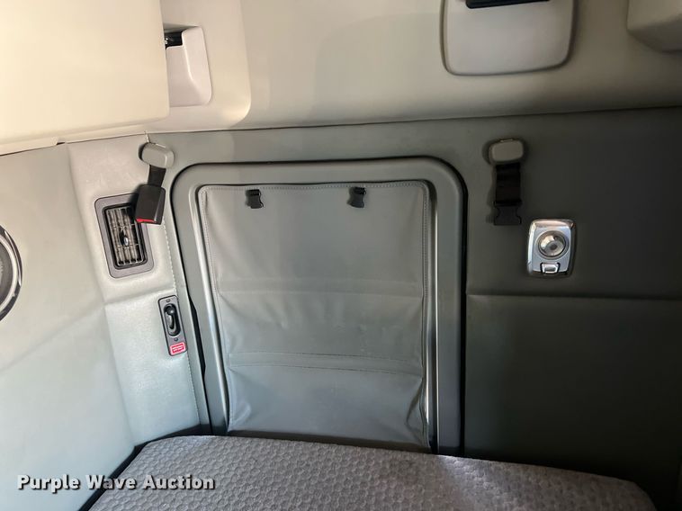 image for item OA9145 2016 Kenworth T680  semi truck