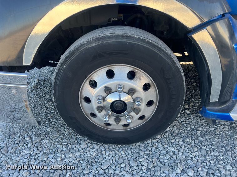 image for item OA9145 2016 Kenworth T680  semi truck