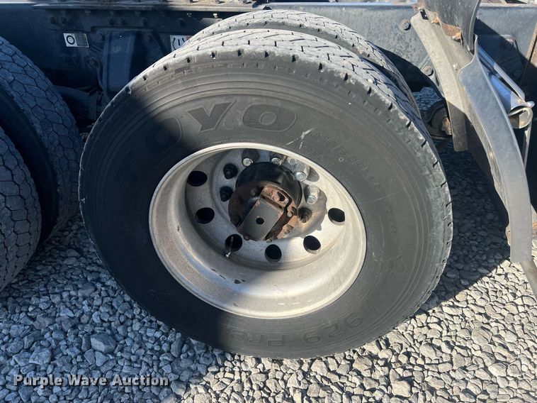 image for item OA9145 2016 Kenworth T680  semi truck