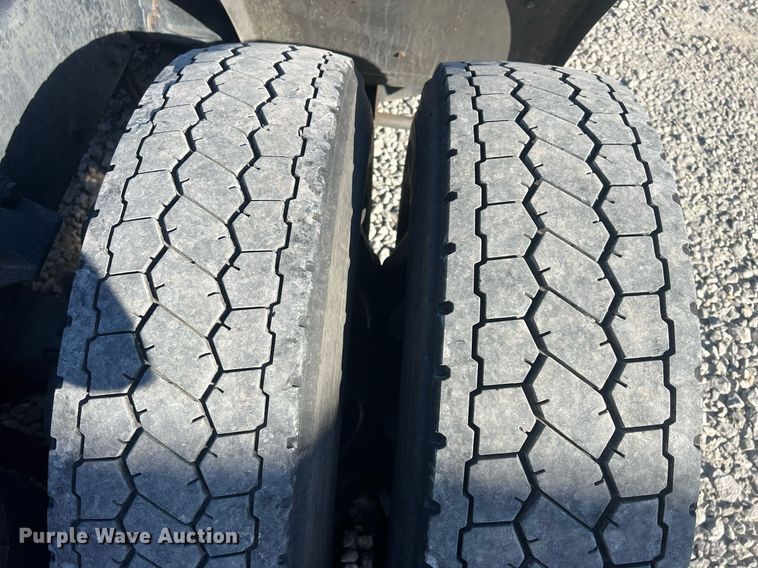 image for item OA9145 2016 Kenworth T680  semi truck