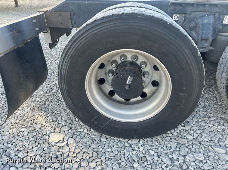 image for item OA9145 2016 Kenworth T680  semi truck