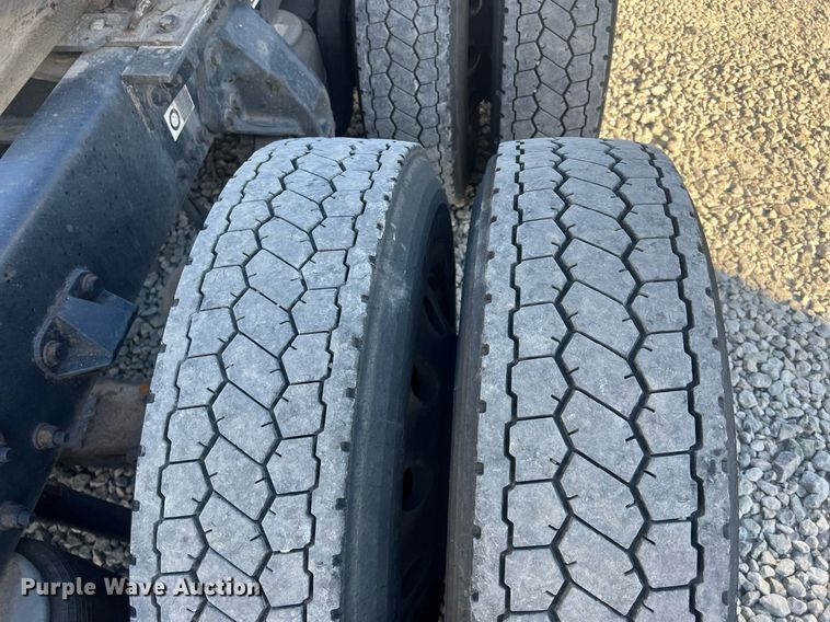 image for item OA9145 2016 Kenworth T680  semi truck