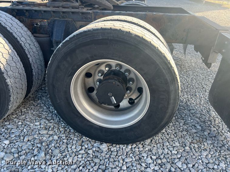 image for item OA9145 2016 Kenworth T680  semi truck