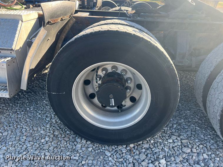 image for item OA9145 2016 Kenworth T680  semi truck