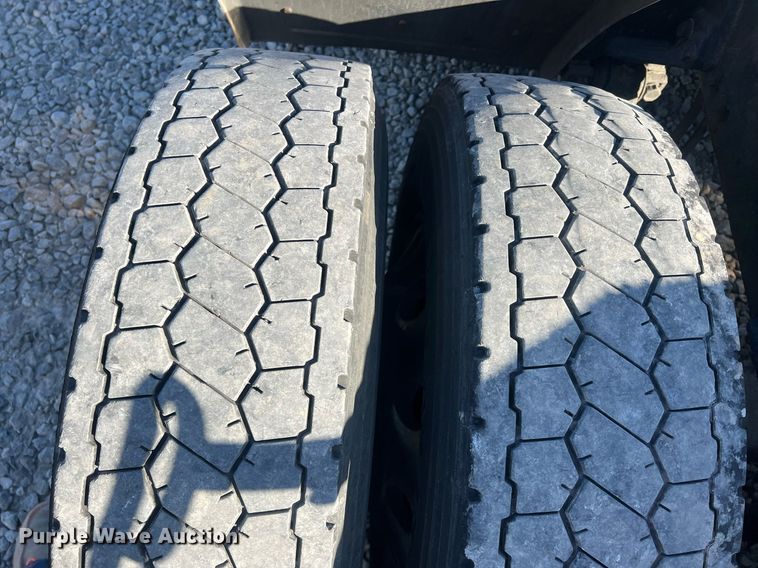 image for item OA9145 2016 Kenworth T680  semi truck