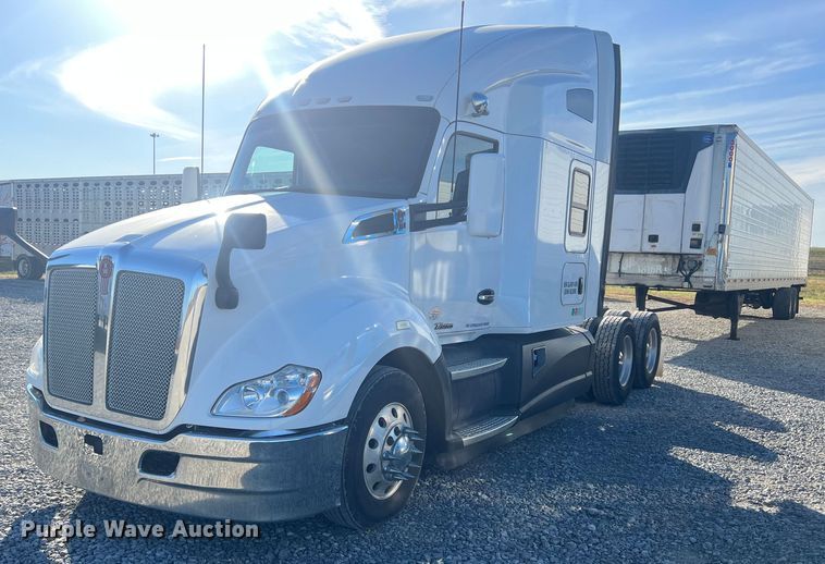 image for item OA9146 2016 Kenworth T680  semi truck