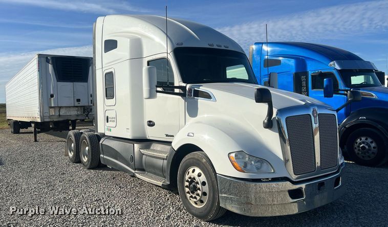 image for item OA9146 2016 Kenworth T680  semi truck