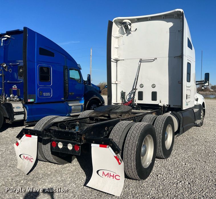 image for item OA9146 2016 Kenworth T680  semi truck