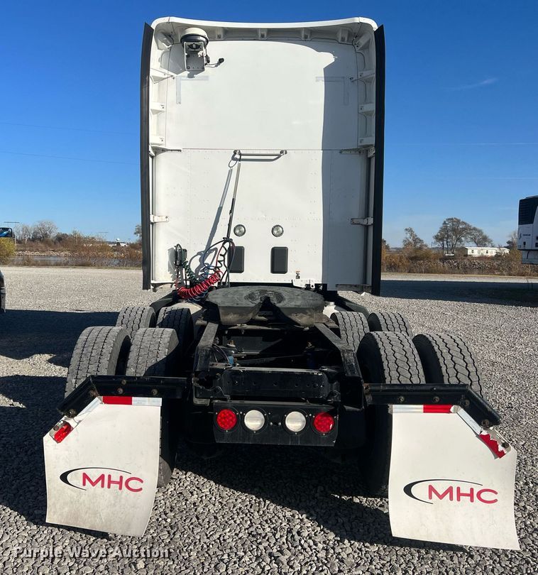 image for item OA9146 2016 Kenworth T680  semi truck