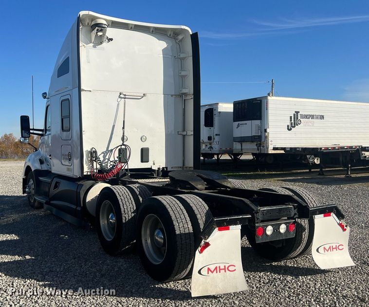 image for item OA9146 2016 Kenworth T680  semi truck