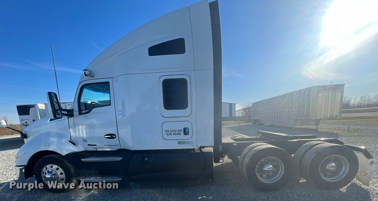 image for item OA9146 2016 Kenworth T680  semi truck
