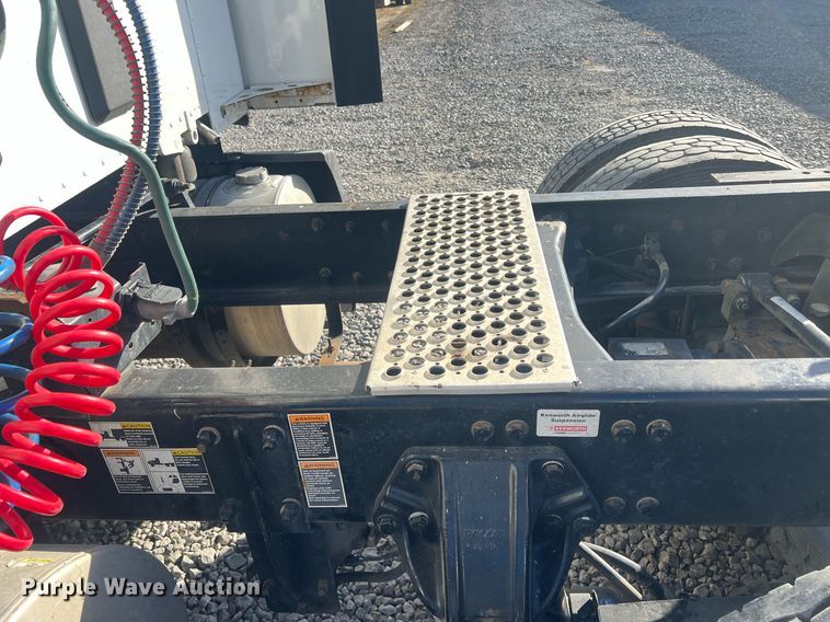 image for item OA9146 2016 Kenworth T680  semi truck