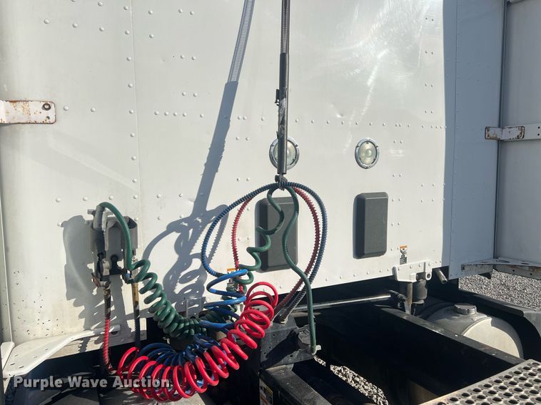 image for item OA9146 2016 Kenworth T680  semi truck