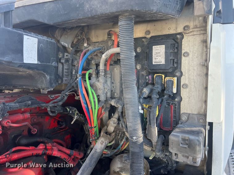 image for item OA9146 2016 Kenworth T680  semi truck