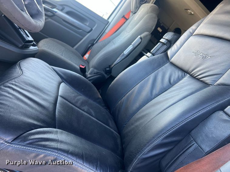 image for item OA9146 2016 Kenworth T680  semi truck