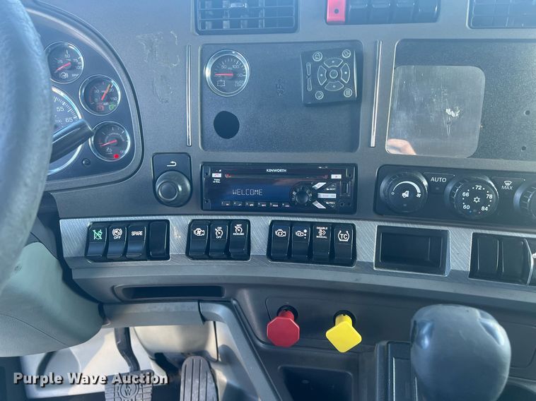 image for item OA9146 2016 Kenworth T680  semi truck