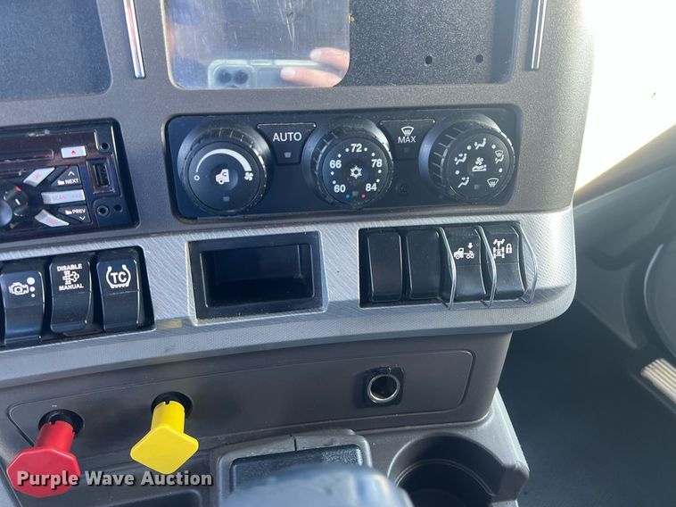 image for item OA9146 2016 Kenworth T680  semi truck