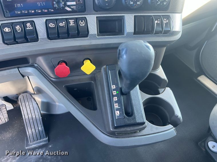 image for item OA9146 2016 Kenworth T680  semi truck