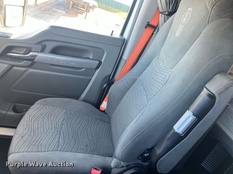 image for item OA9146 2016 Kenworth T680  semi truck