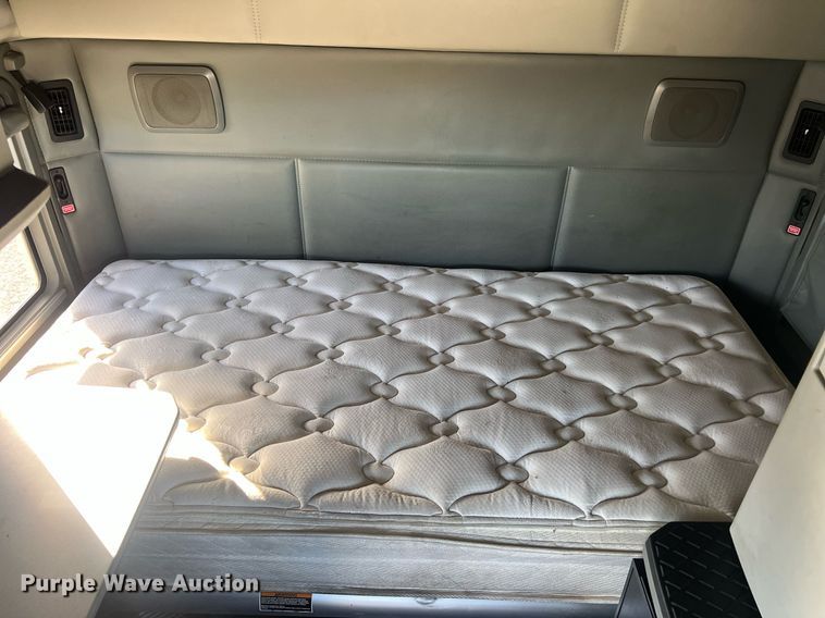 image for item OA9146 2016 Kenworth T680  semi truck