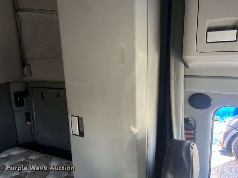 image for item OA9146 2016 Kenworth T680  semi truck