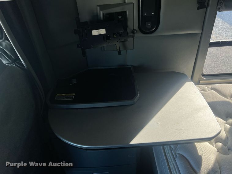 image for item OA9146 2016 Kenworth T680  semi truck