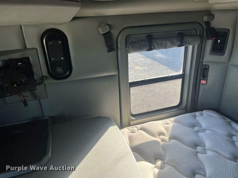 image for item OA9146 2016 Kenworth T680  semi truck