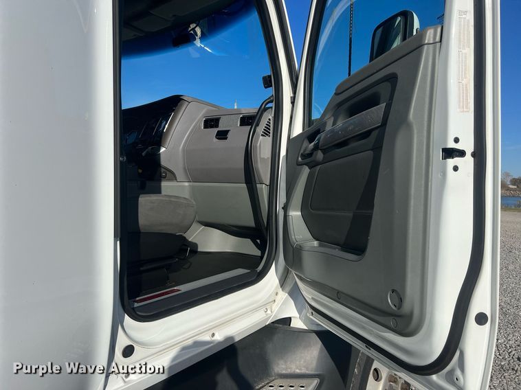 image for item OA9146 2016 Kenworth T680  semi truck