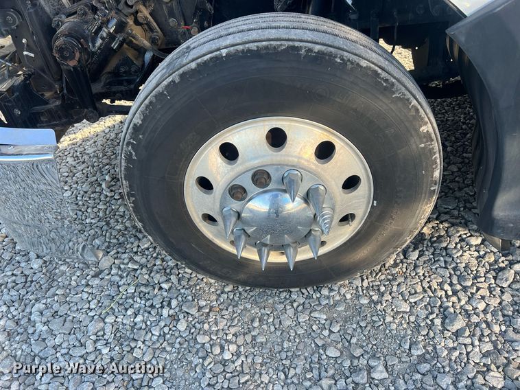 image for item OA9146 2016 Kenworth T680  semi truck