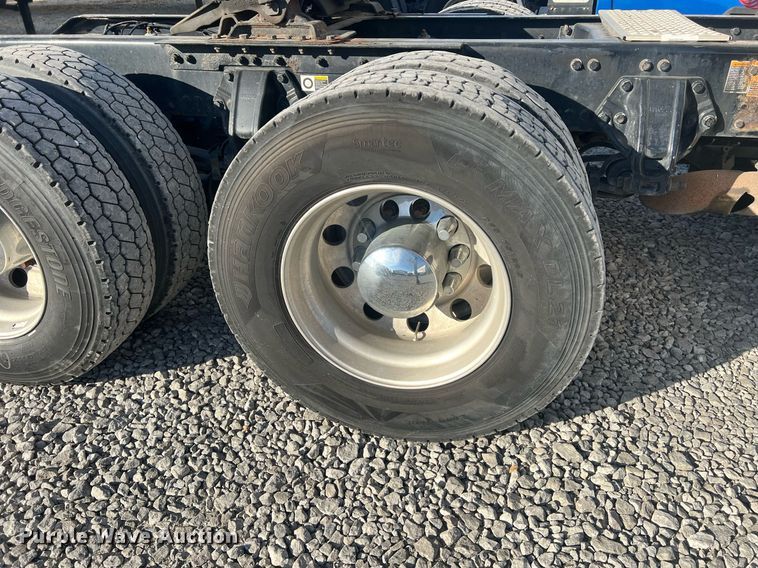 image for item OA9146 2016 Kenworth T680  semi truck