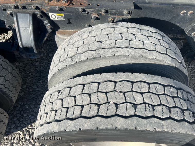 image for item OA9146 2016 Kenworth T680  semi truck