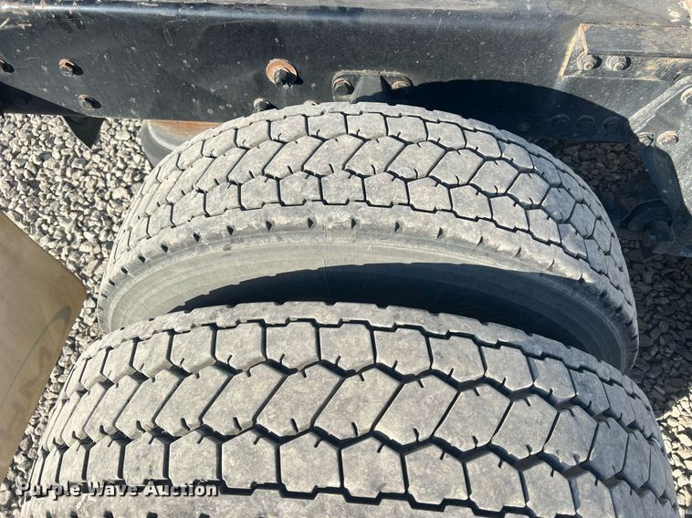 image for item OA9146 2016 Kenworth T680  semi truck