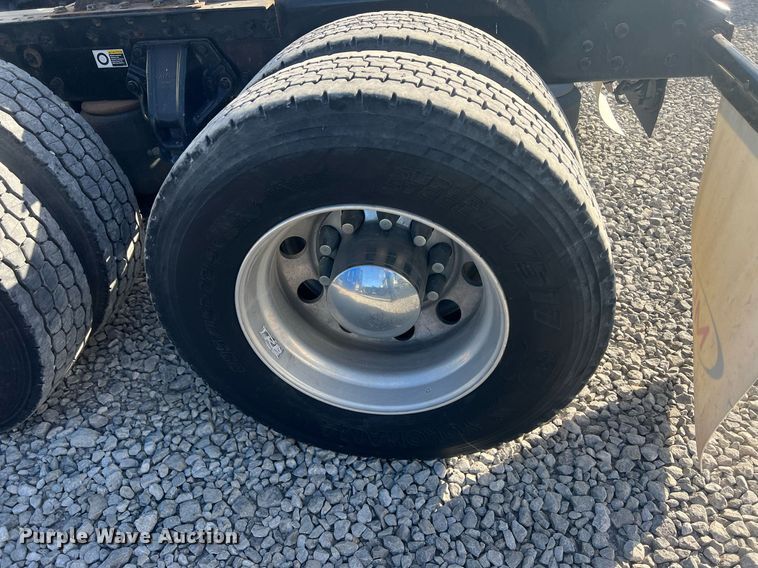 image for item OA9146 2016 Kenworth T680  semi truck