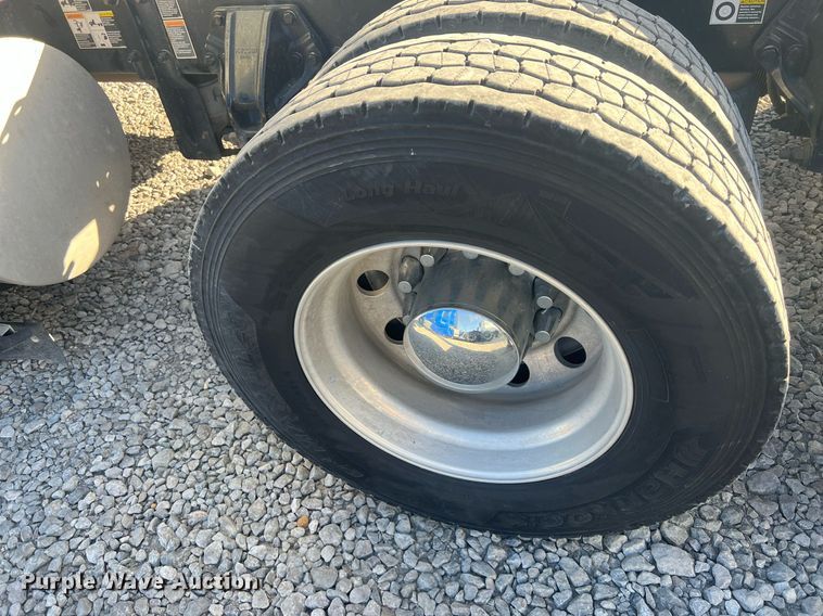 image for item OA9146 2016 Kenworth T680  semi truck