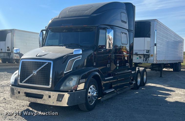 image for item OA9147 2015 Volvo  semi truck