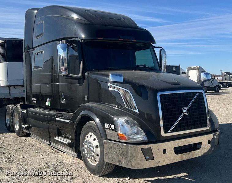 image for item OA9147 2015 Volvo  semi truck