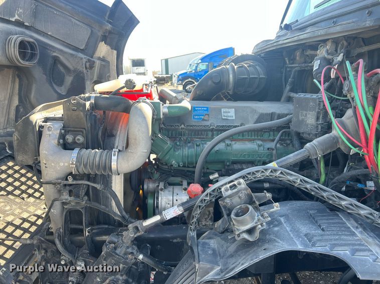 image for item OA9147 2015 Volvo  semi truck